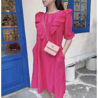Đầm suông màu hồng tay phồng dún bèo trước cổ tròn có size phom rộng dưới 60kg