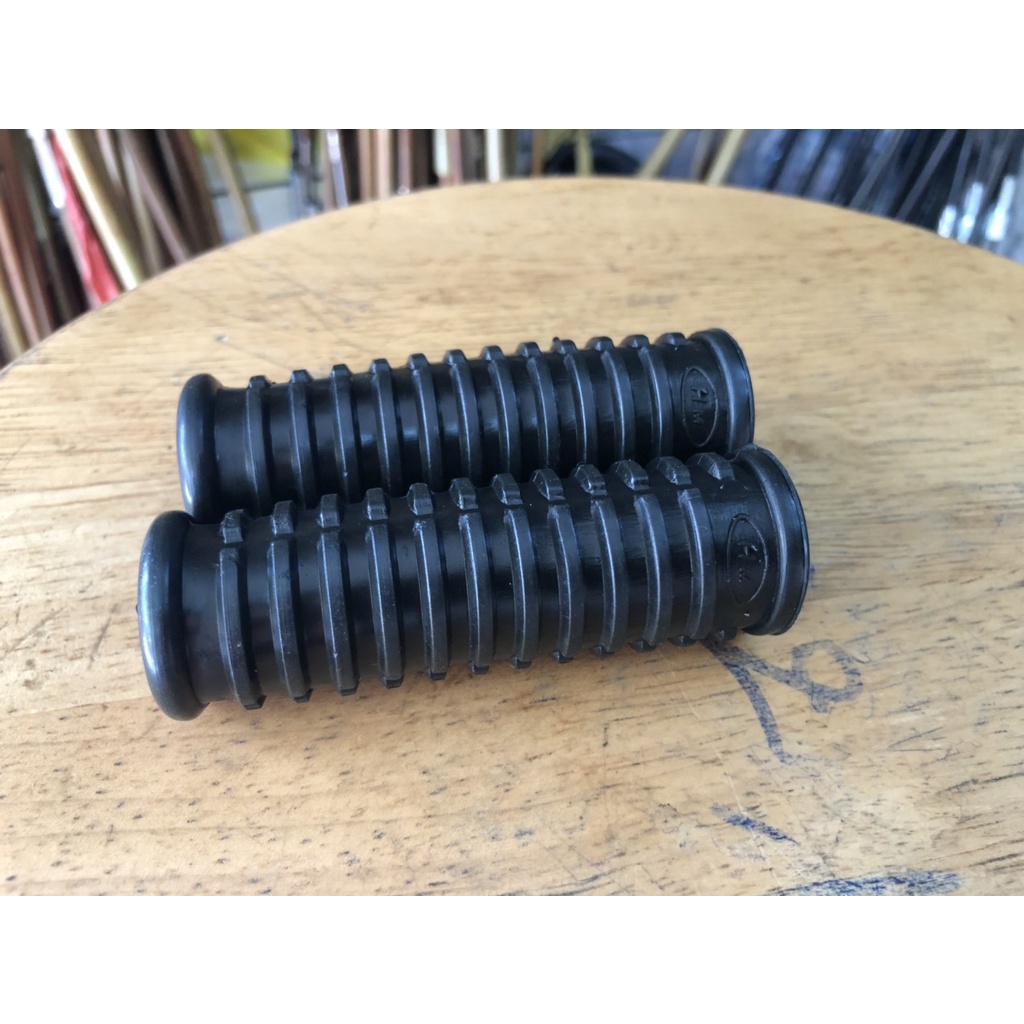 01 cặp  cao su HM gác chân sau cho xe honda 67 + cub