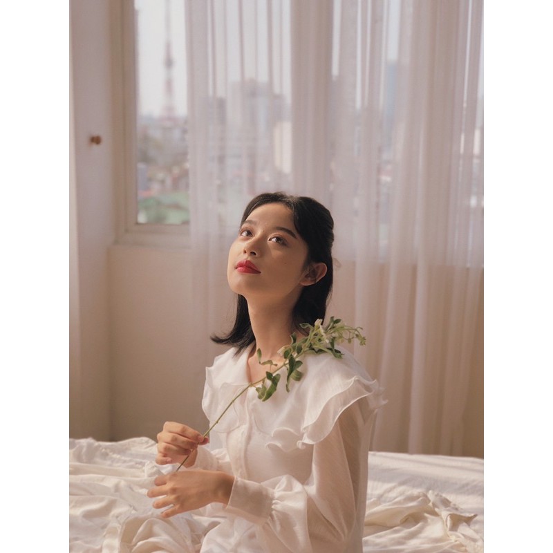 THE19CLUB - Áo sơ mi cổ bồng hai tầng vải tơ sống dài tay - Jennie Shirt