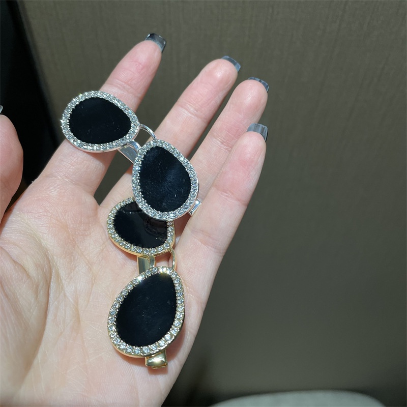 Kẹp tóc hình mắt kính