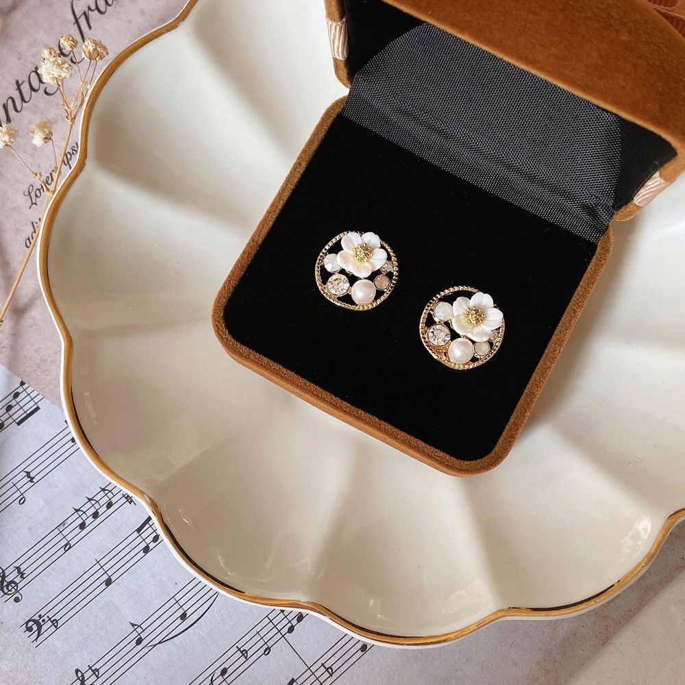 Đôi khuyên tai hình hoa đính ngọc trai giả thanh lịch thời trang cho nữ