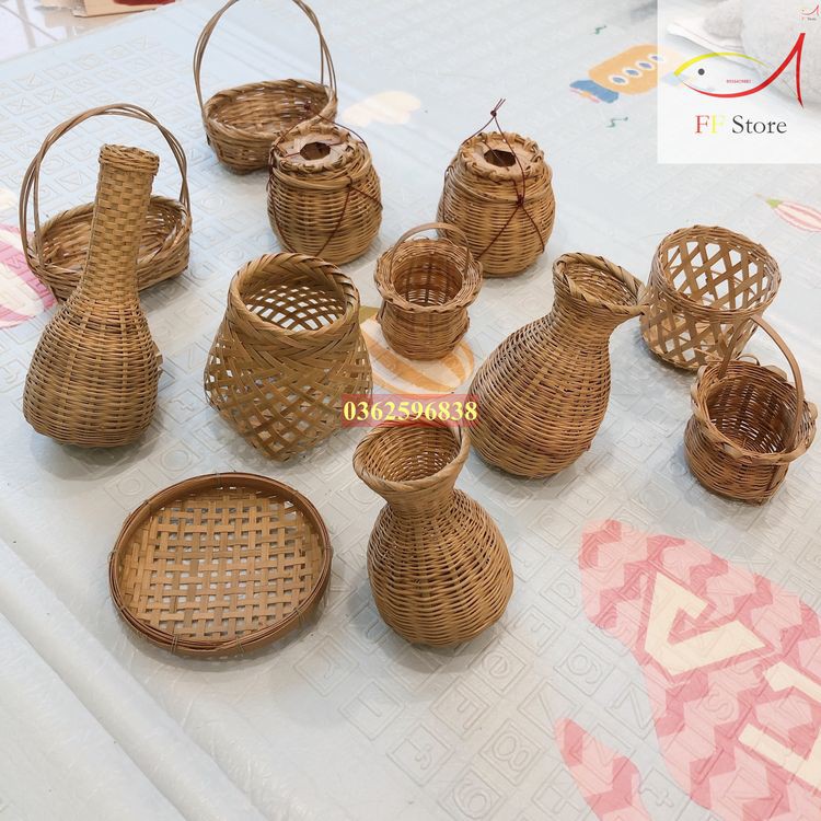 Giỏ tre nhỏ và đồ phụ mây tre trong lòng bàn tay 10-12cm trang trí decor nhà cửa