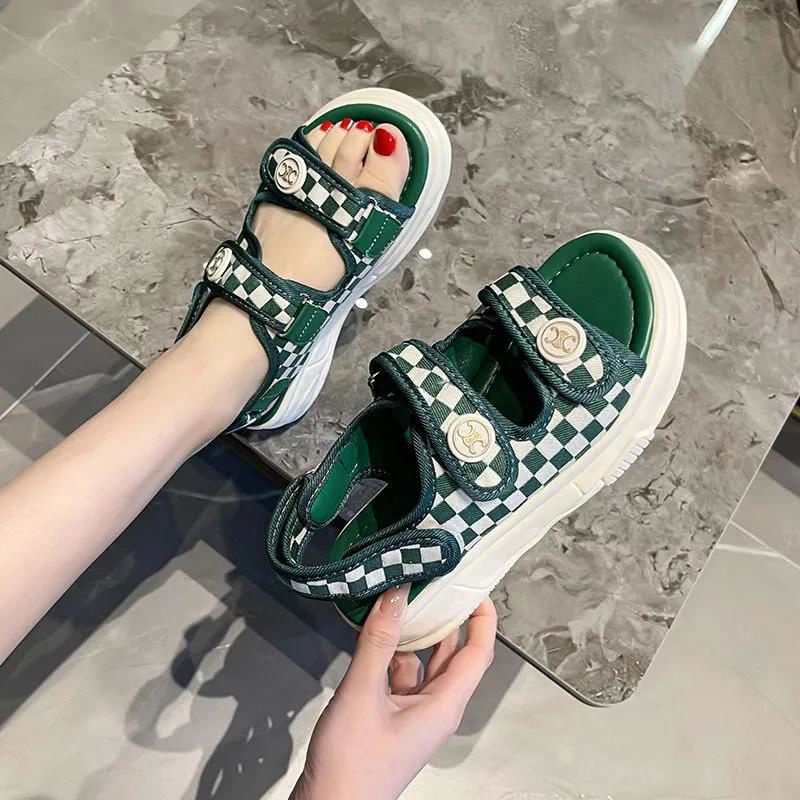 Giày Sandal Họa Tiết Sọc Caro Trắng Đen Phong Cách Hàn Quốc Dễ Phối Đồ