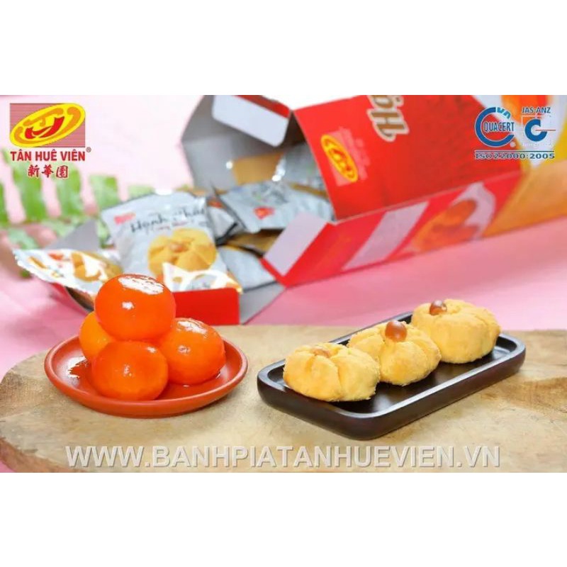 Bánh hạnh nhân trứng muối Tân Huê Viên