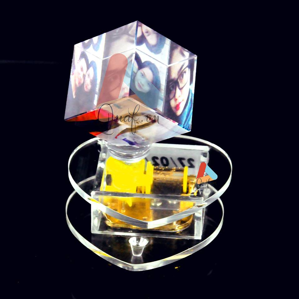 Pha lê xoay đế đàn piano, phát nhạc music box, in 3 ảnh