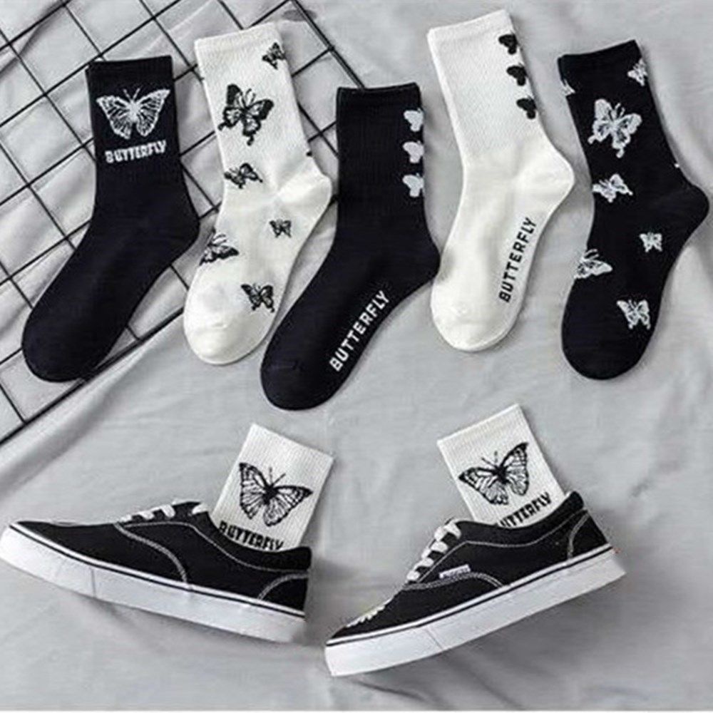 Vớ màu trắng/đen in họa tiết bướm phong cách hip hop thời trang dành cho bạn nữ