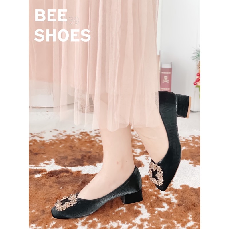 BEESHOES - GIÀY BÚP BÊ NỮ MŨI VUÔNG ĐÁ VUÔNG - GIÀY BÚP BÊ NỮ ĐẾ VUÔNG CAO 3 PHÂN SẴN MÀU ĐEN - KEM - HỒNG ĐẤT 201139