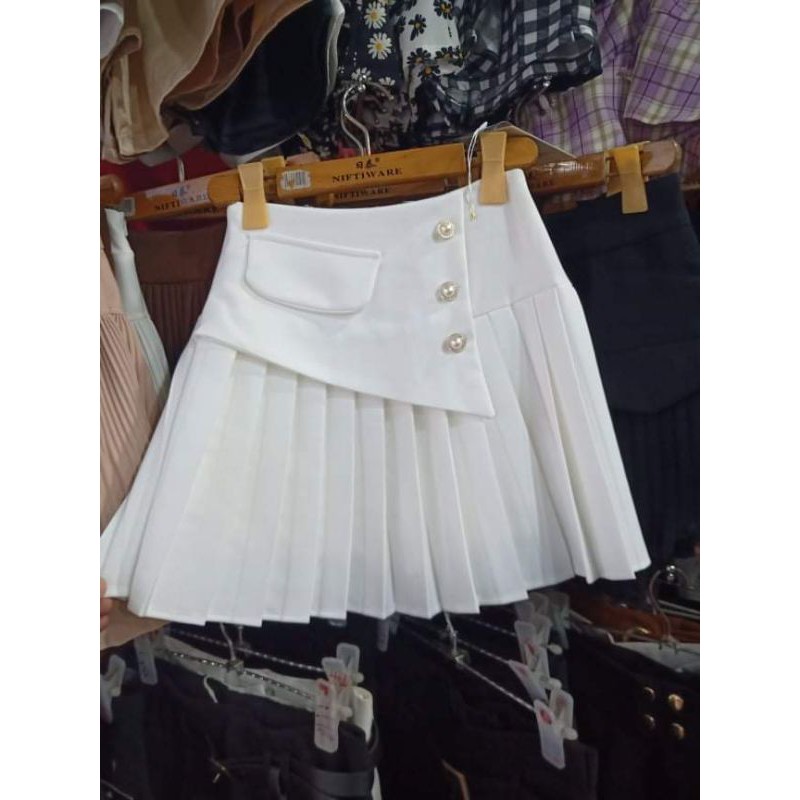 Chân váy xòe ngắn xếp ly ba cúc siêu xinh