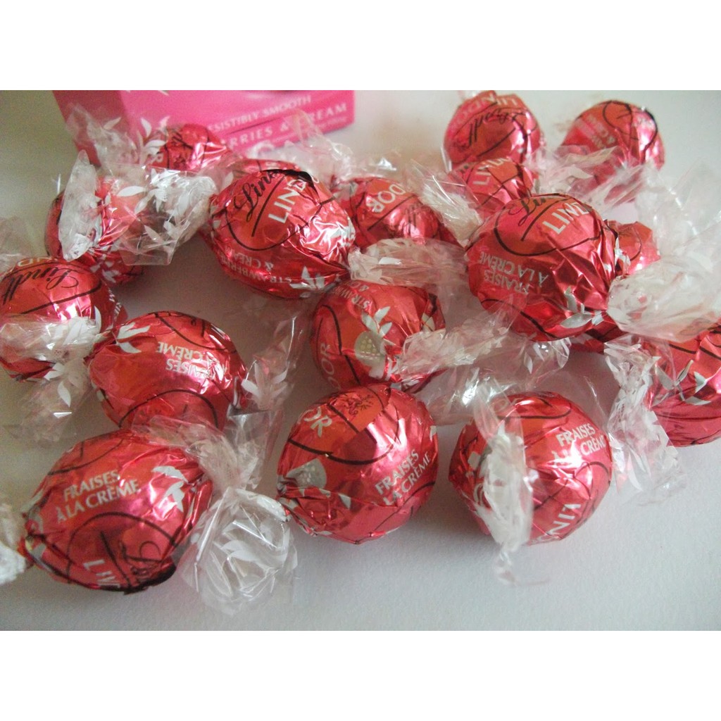 Socola Trắng Kem Dâu Lindt Lindor Strawberries &amp; Cream - Mỹ