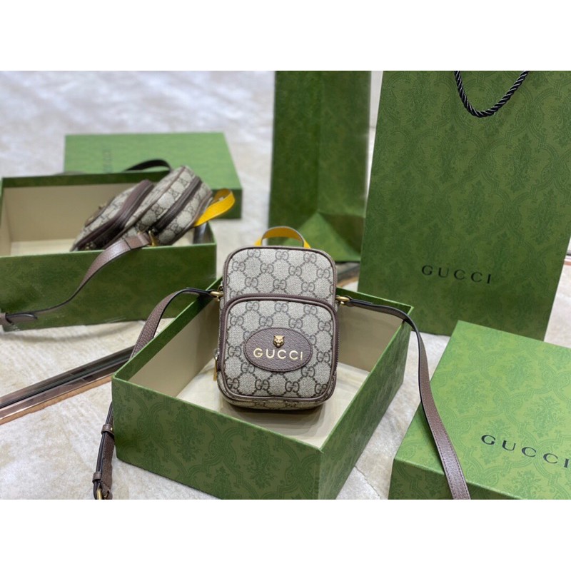 túi đeo chéo mini nhỏ gọn có túi bánh phía trước hoạ tiết in logo gucci GC gg