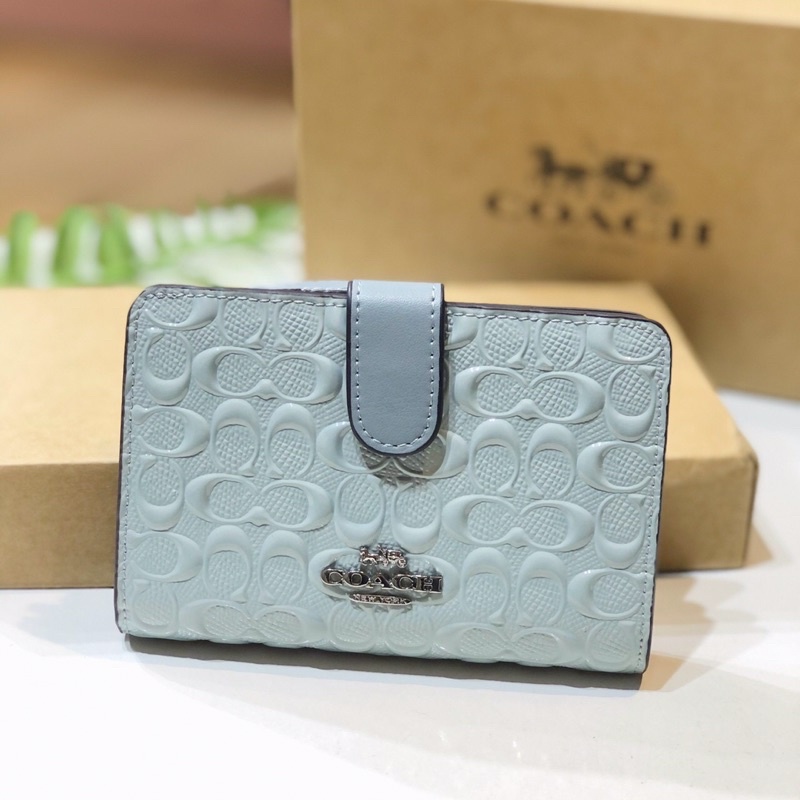 Ví Coach nút cài medium