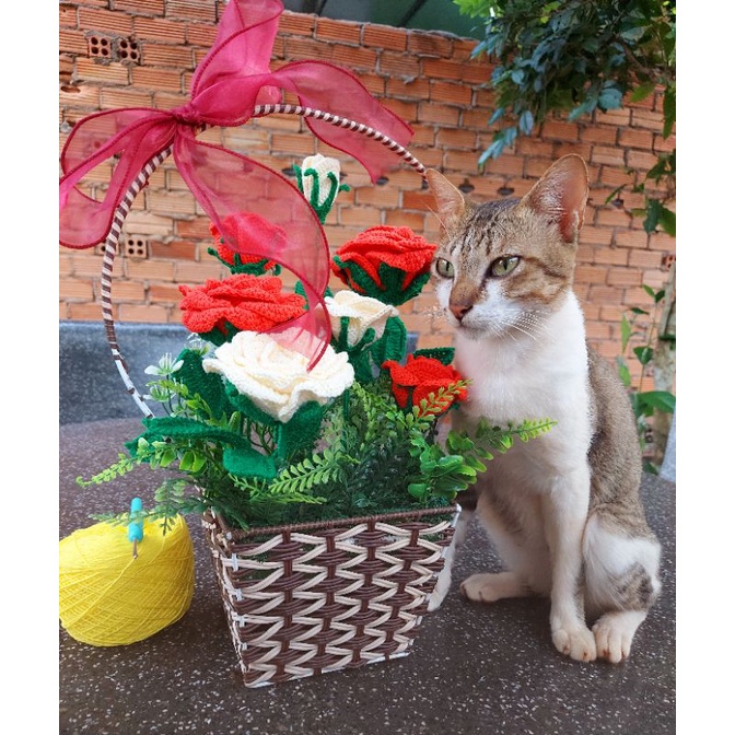 Giỏ hoa hồng len handmade