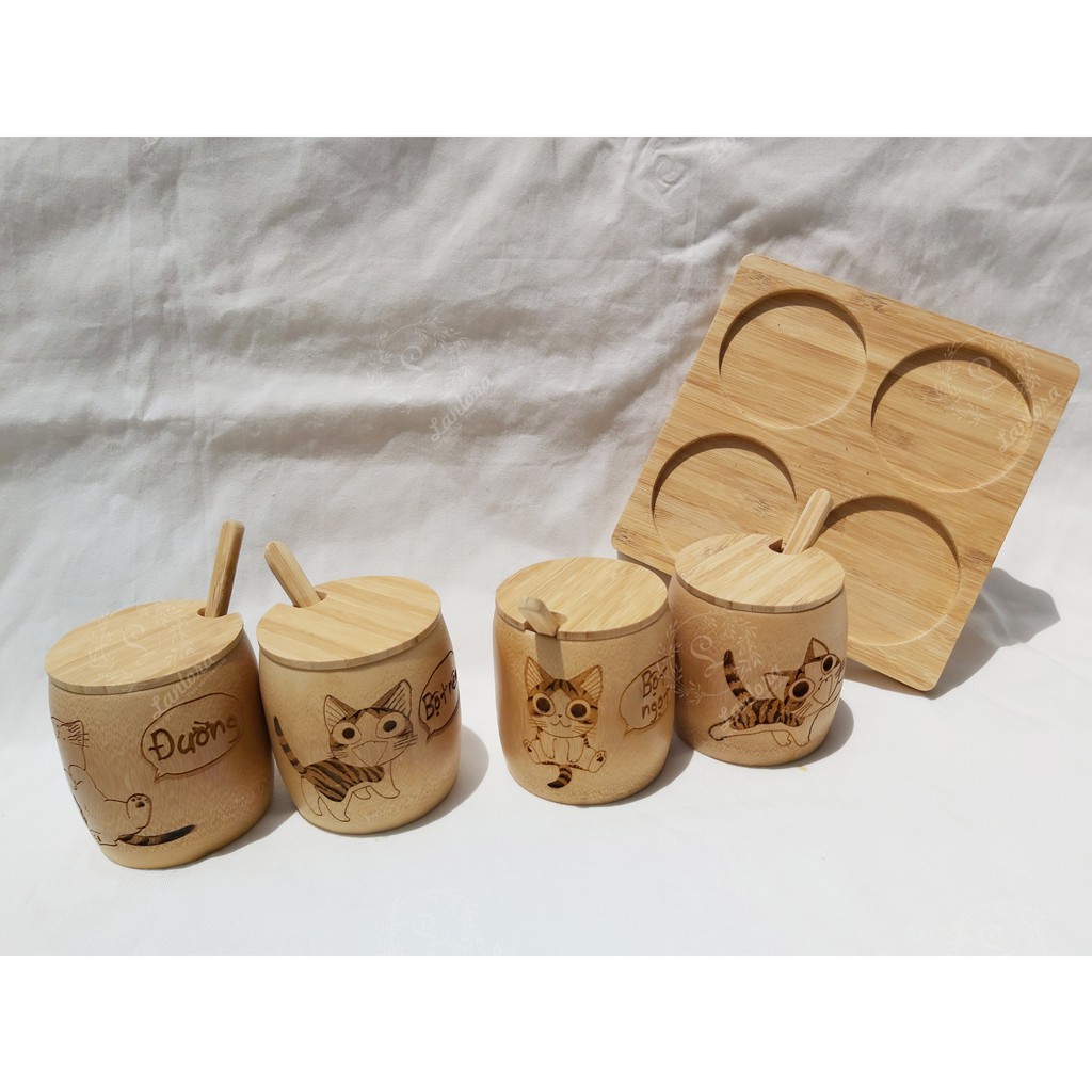 Bộ 4 hũ đựng gia vị kèm thìa xúc và khay bằng tre