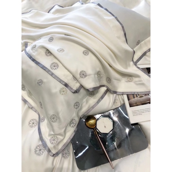Bộ chăn ga và vỏ gối tencel 120s cao cấp Mùa Decor - Hoạ tiết bông tuyết trắng luxury