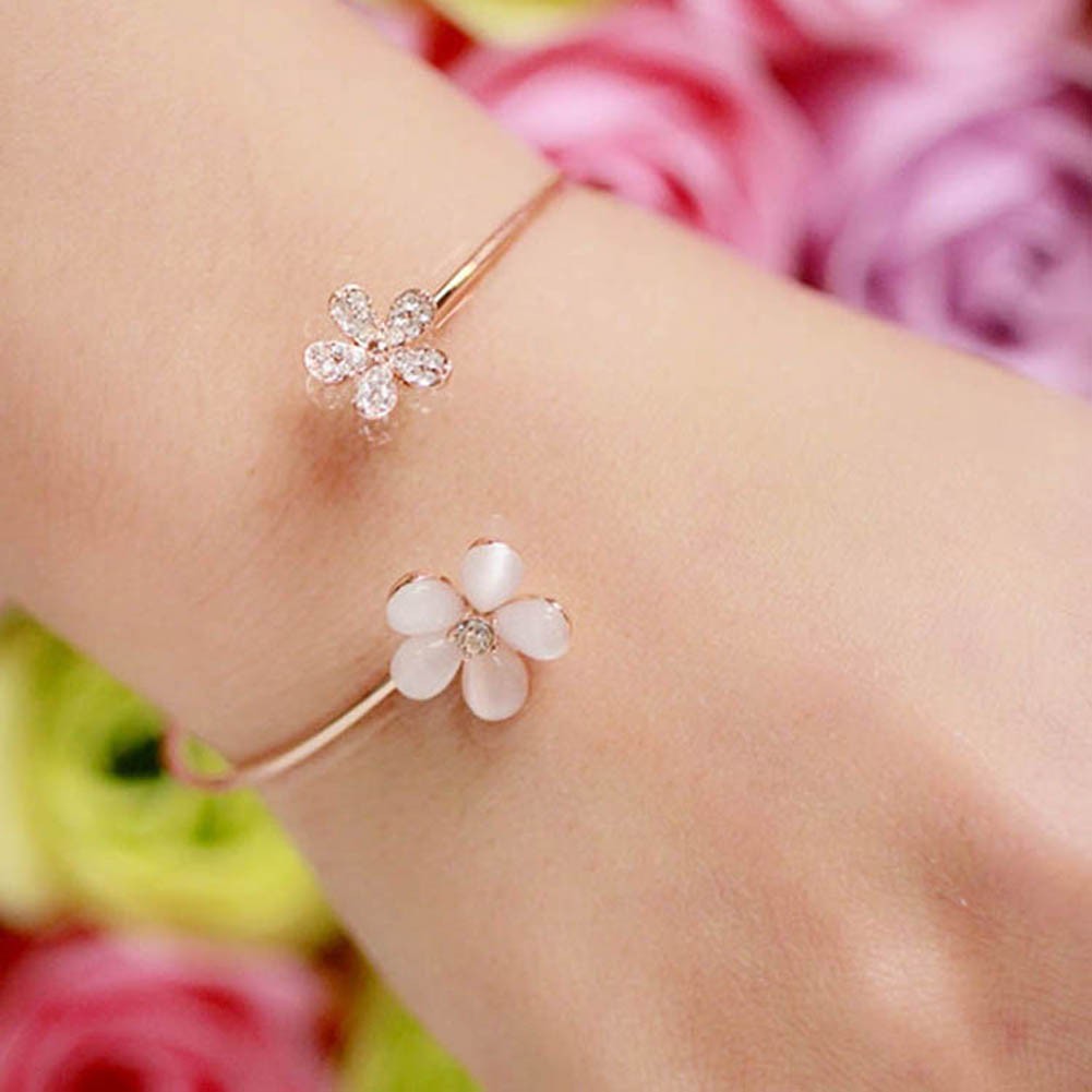 Vòng đeo tay kiểu mở mặt hình bông hoa nhỏ xinh xắn cho nữ | BigBuy360 - bigbuy360.vn
