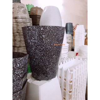 Chậu hình ống bằng nhựa màu đen ( rộng trên 25cm, cao 30cm)