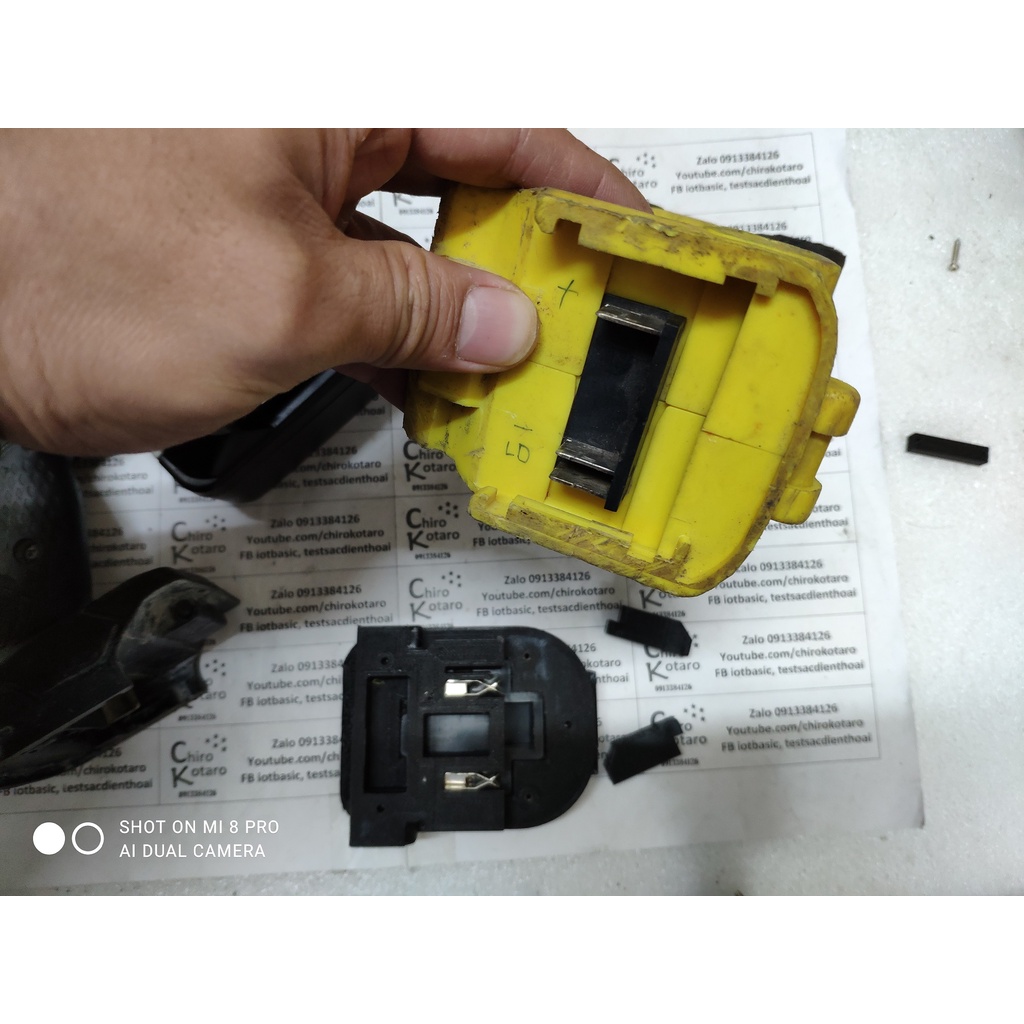 Đế chuyển pin máy Hitachi 14.4V Li-ion sang dùng hộp pin cài Makita