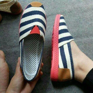 Giầy Slip on kẻ sọc