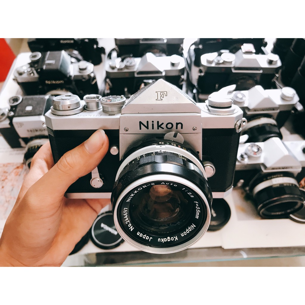 Máy ảnh film Nikon F Silver gù chùa dòng PRO của nhà Nikon