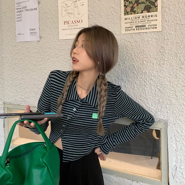 【ZHELIHANGFEI】Áo Sweater Cổ POLO Họa Tiết Kẻ Sọc Thiết Kế Lệch Tà Quyến Rũ