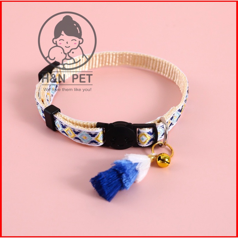 [NEW] Vòng cổ thêu họa tiết thổ cẩm gắn lục lạc - tua màu H&amp;N PET