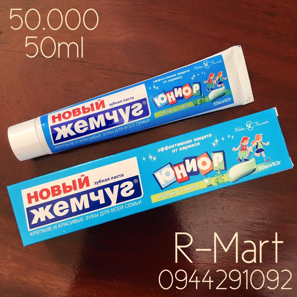 Kem đánh răng Nga cho trẻ em trong độ tuổi teen Junior với hương táo và bạc hà thơm mát 50ml