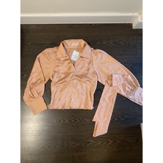 Thanh lý pass new áo phi lụa bóng màu da be tay phồng dài croptop cổ sơmi