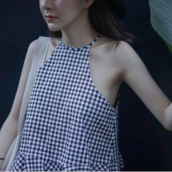 Áo yếm caro cho nữ cực kỳ xinh xắn, trend vượt thời gian không sợ lỗi mốt.