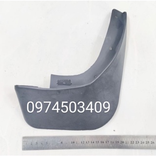 Chắn bùn bánh Mazda 323