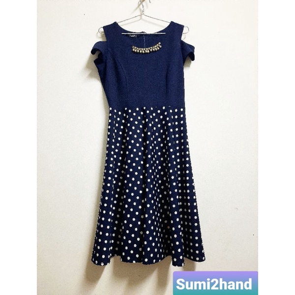 Đầm xòe midi trễ vai xanh đen phối chấm bi (thanh lý)