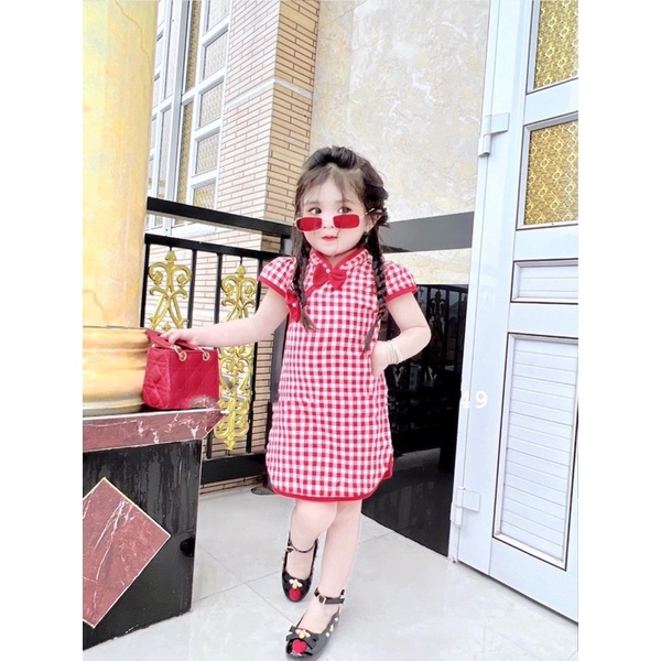 Váy đầm sườn xám cách tân cho bé gái
