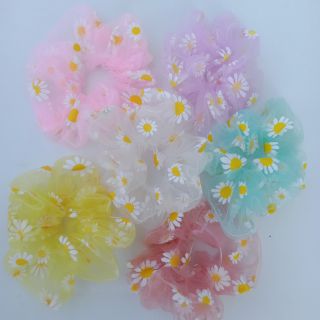 Cột tóc vải Scrcunchies, dây buộc tóc vải hoa cúc các màu vintage, ảnh tự chụp.