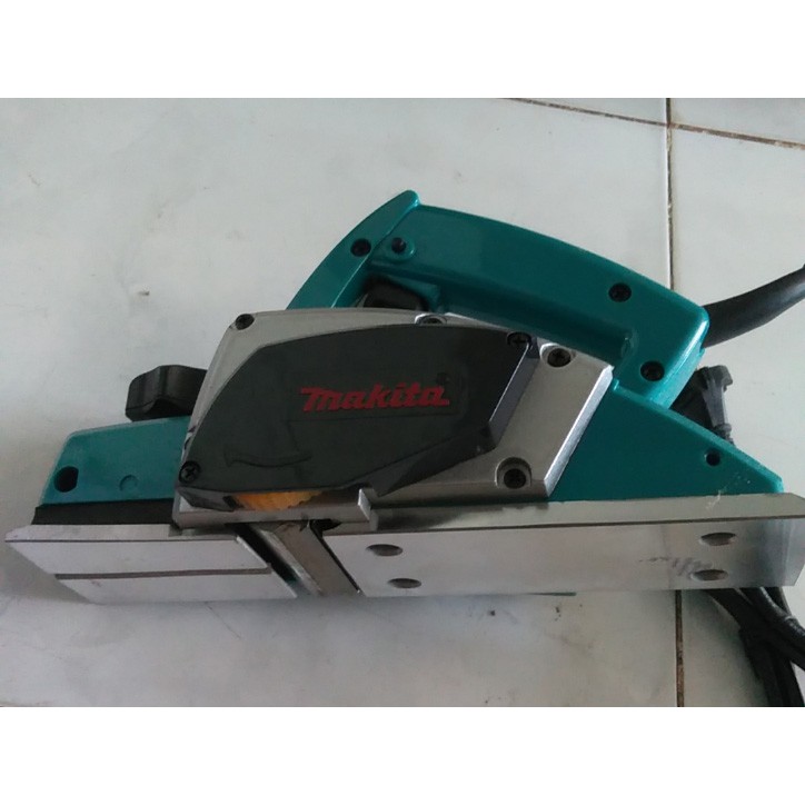 MÁY BÀO GỖ MAKITA N1900B