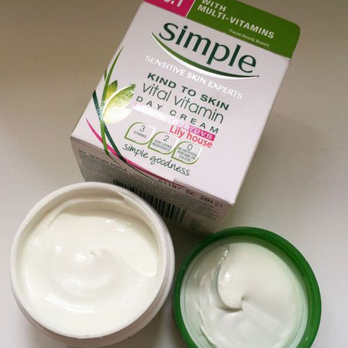 Kem Dưỡng Da Ban Ngày Simple Kind To Skin Vital Vitamin Day Cream SPF15 UVA/UVB