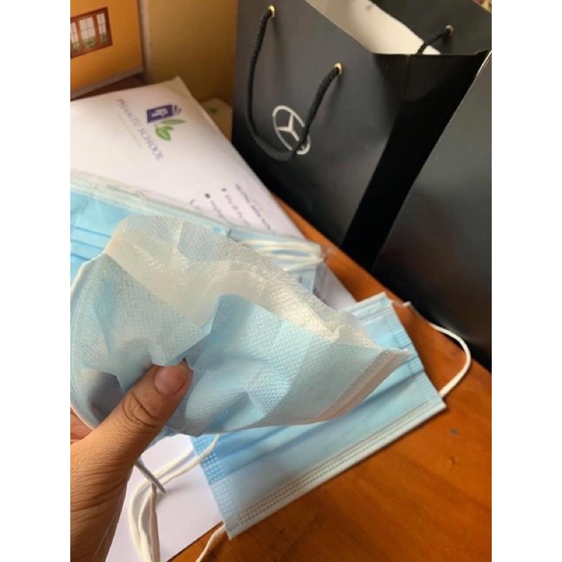 Hộp 50 chiếc khẩu trang y tế 4 lớp