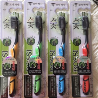 Bàn chải than tre hoạt tính cao cấp như hình.