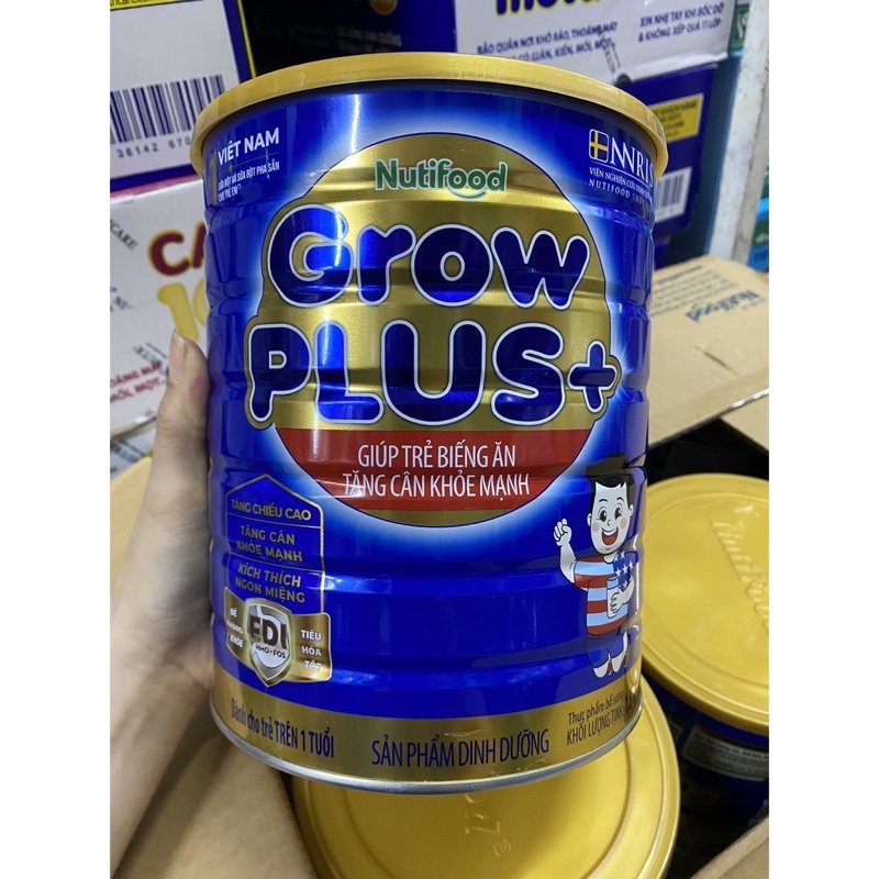 Grow plus xanh Nutifood trên 1 tuổi lon 900-1.5kg cho trẻ biếng ăn nhẹ cân