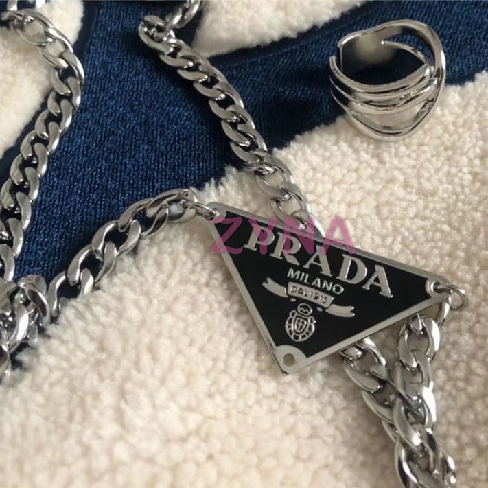 Prada Vòng cổ Mặt Tam Giác Bằng Thép Không Gỉ