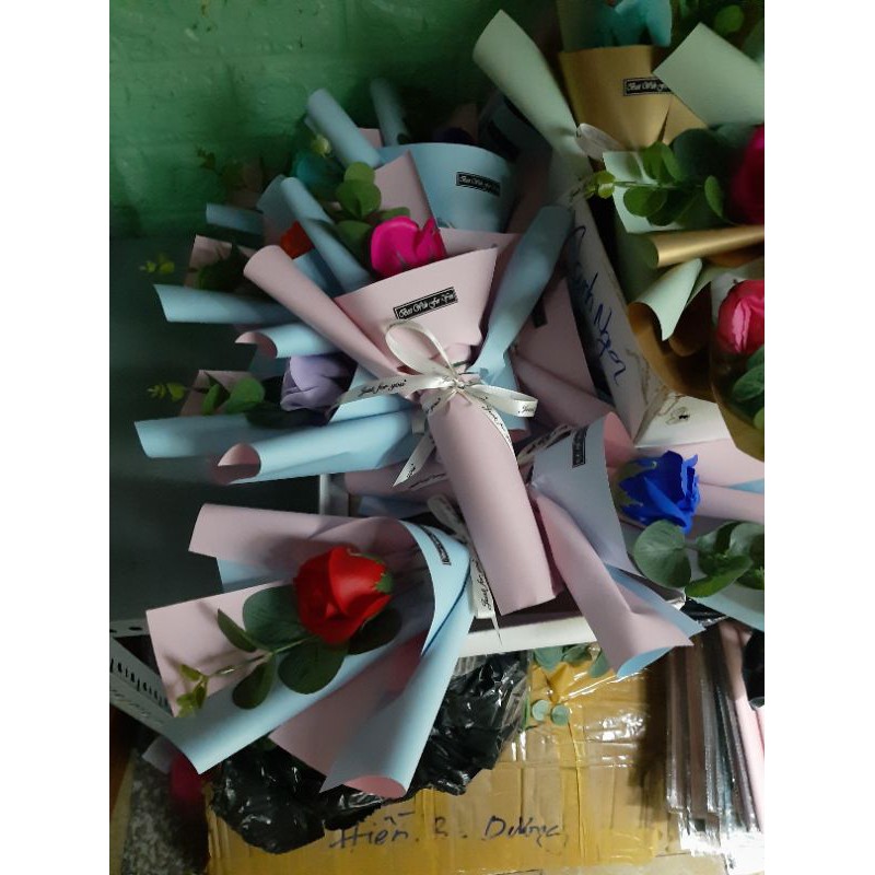 Bó hoa sáp thơm kèm lá táo