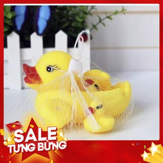 Sét 4 vịt mẹ con thả bồn tắm có còi cho bé