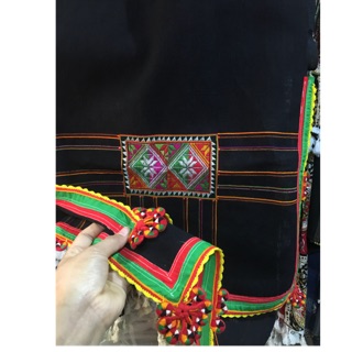 Khăn PIÊU người Thái đẹp(hoa văn quả trám -cù hoa ở góc khăn)