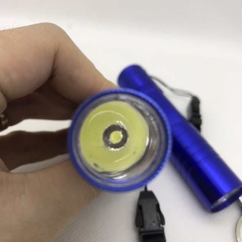 Đèn pin LED cầm tay siêu sáng CYX-551 dùng 1 viên pin tiểu AA  màu ngẫu nhiên