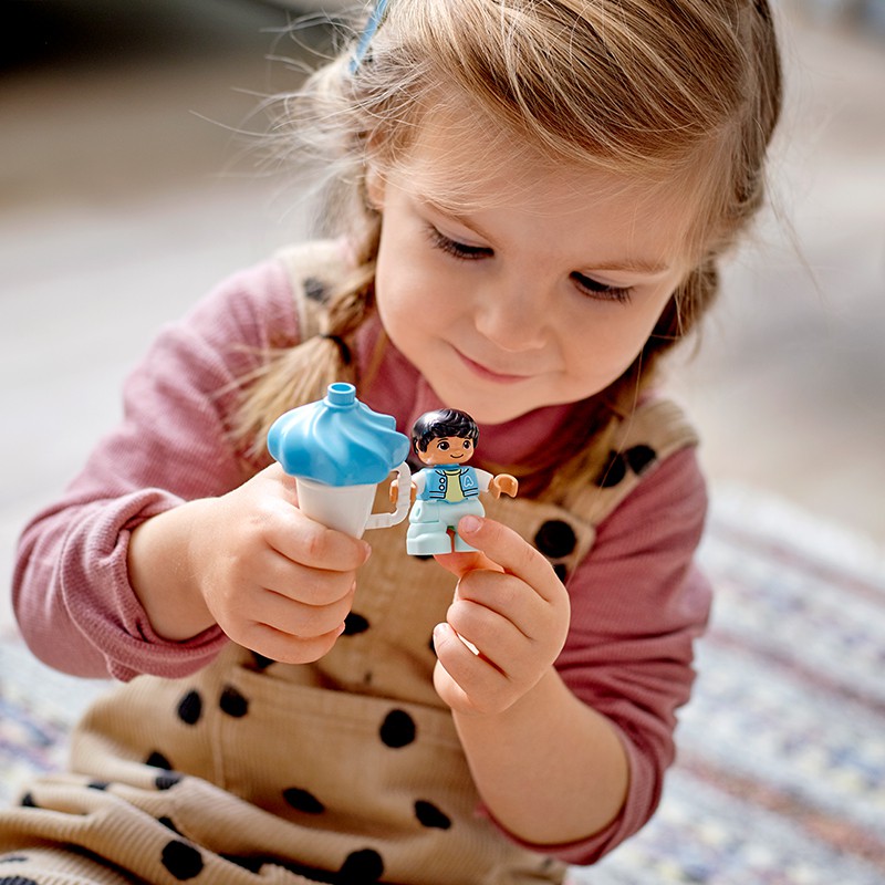 Đồ Chơi LEGO Công Viên Giải Trí Của Bé 10956