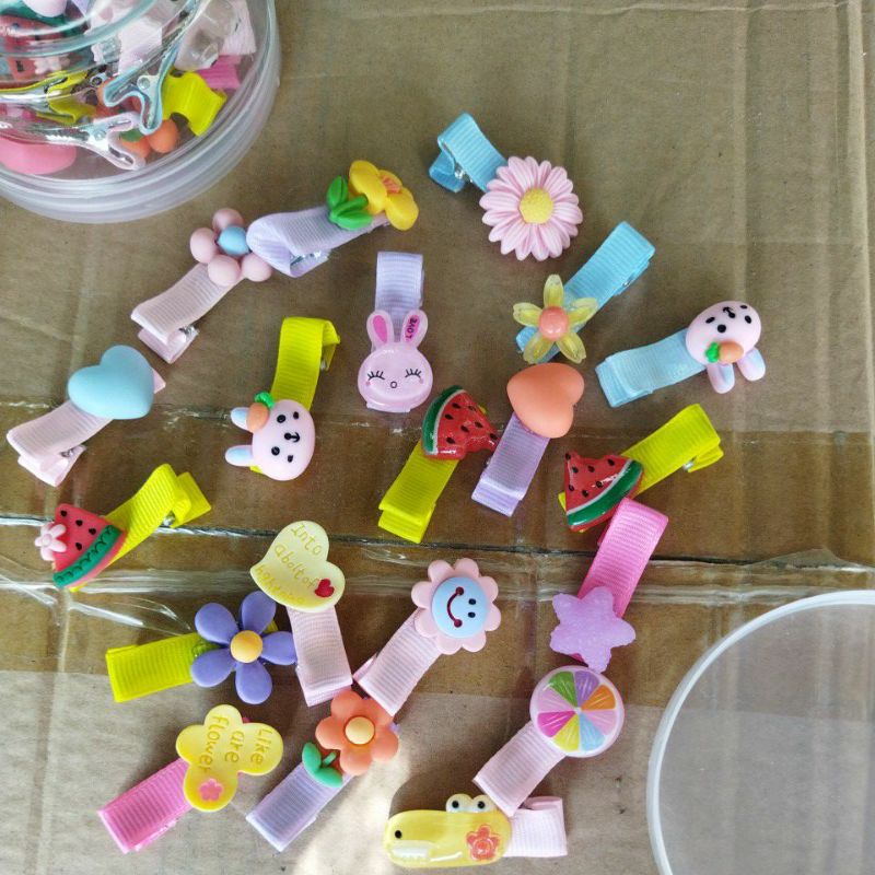 Kẹp tóc,kẹp bấm nhiều màu sắc,và nhiều hình xinh sẵn cho các bé yêu##