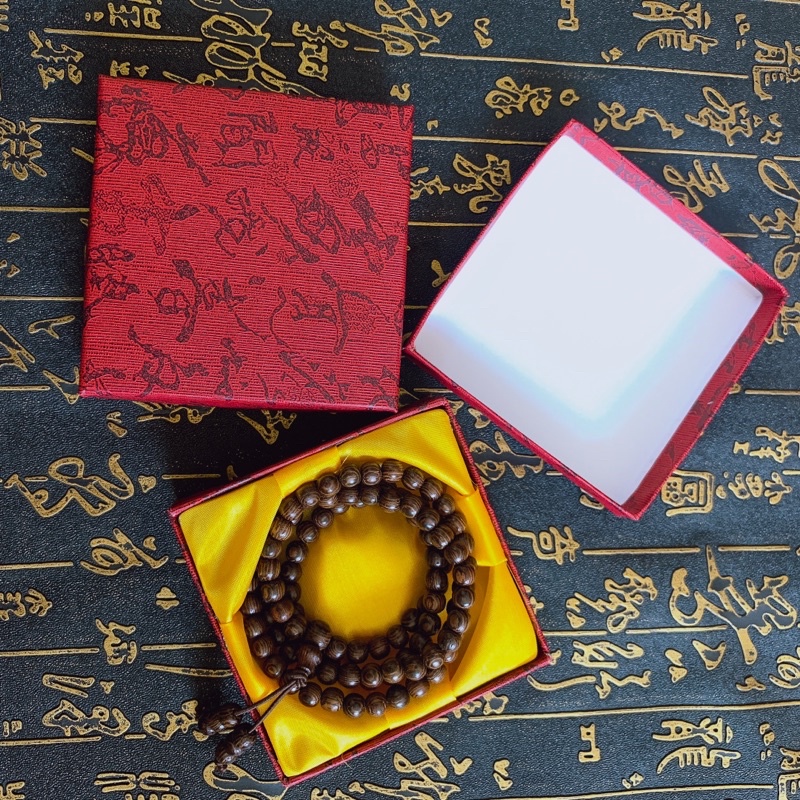 Hộp Thư Pháp lót vàng đựng vòng tay đồ phong thuỷ