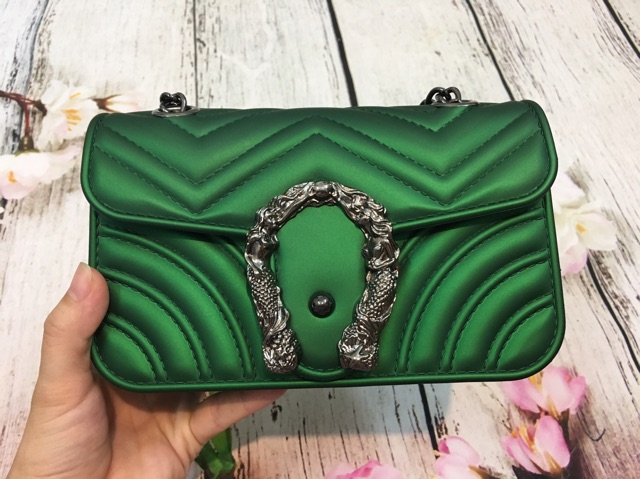 Túi đeo chéo khoá rồng