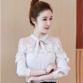 Áo sơ mi chấm bi vai bèo cách điệu