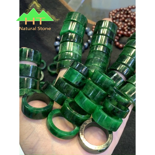 Nhẫn tròn đá ngọc Sơn thủy bản to dày