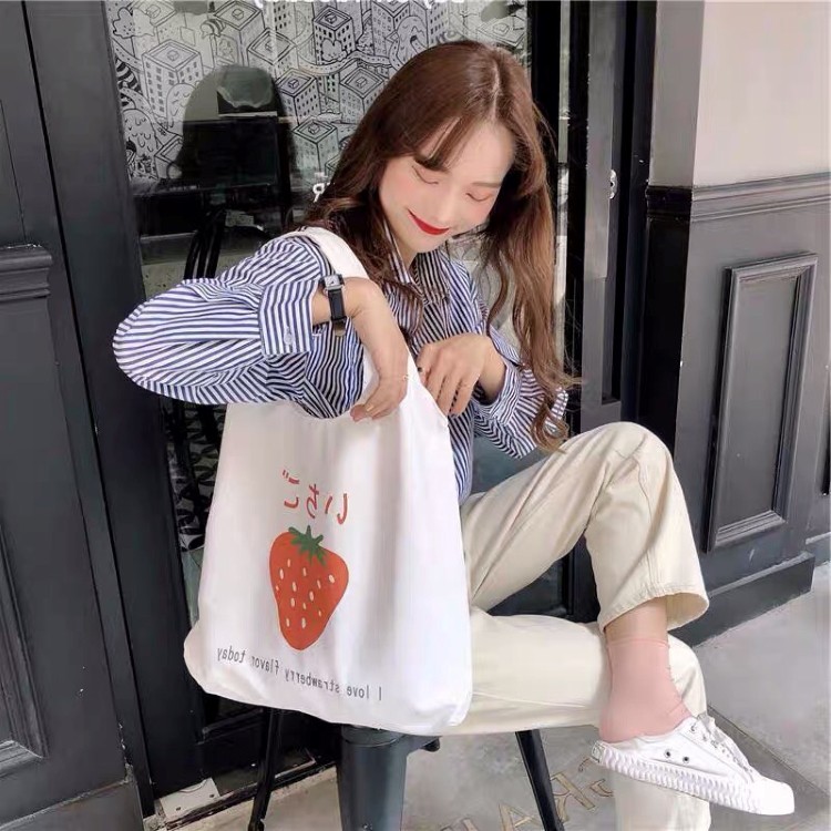 Túi tote vải canvas đựng đồ phong cách Hàn Quốc in hình quả dâu cao cấp ZIMI