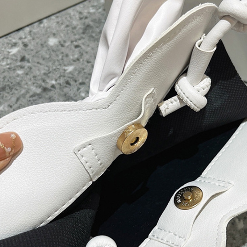 Túi đeo chéo vai IELGY đính nơ hình trái tim cá tính dành cho nữ